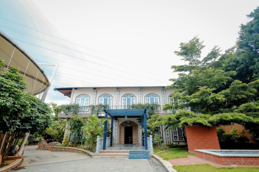 Moonlit Manor Resort